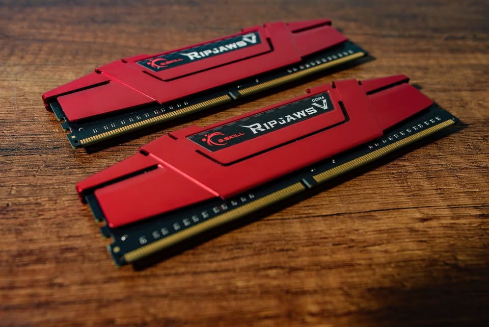 Memoria RAM DDR4 G.Skill Ripjaws V 16GB (2x8GB) 3600MHz – Rojo (USADA)
