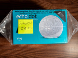 Amazon Echo Dot 5ª Gen | Alexa | claro | Con Reloj LED | Nuevo  (0904)