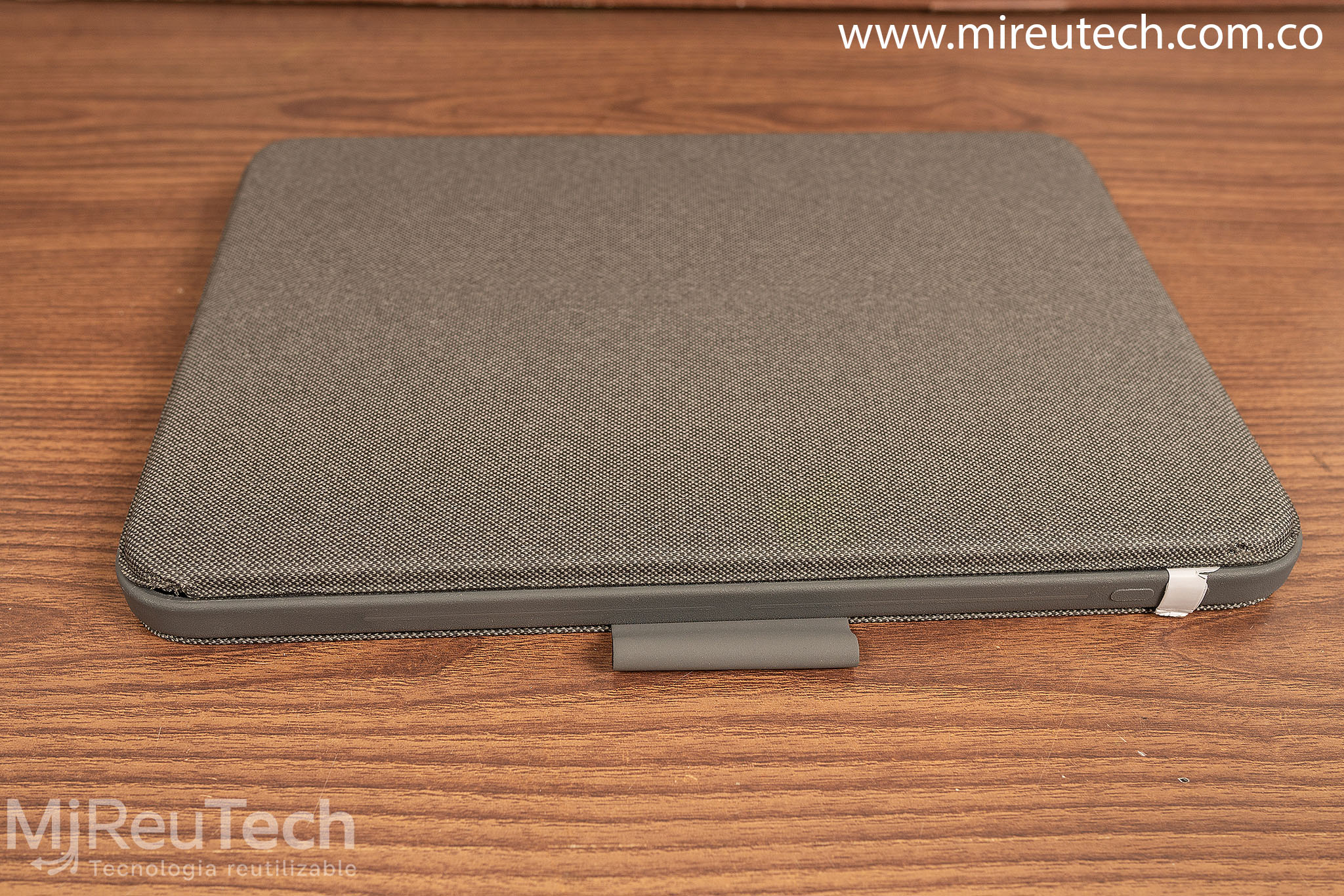 Logitech Combo Touch para iPad 10ª Generación (A16) – Teclado Desmontable (7236) - Imagen 6