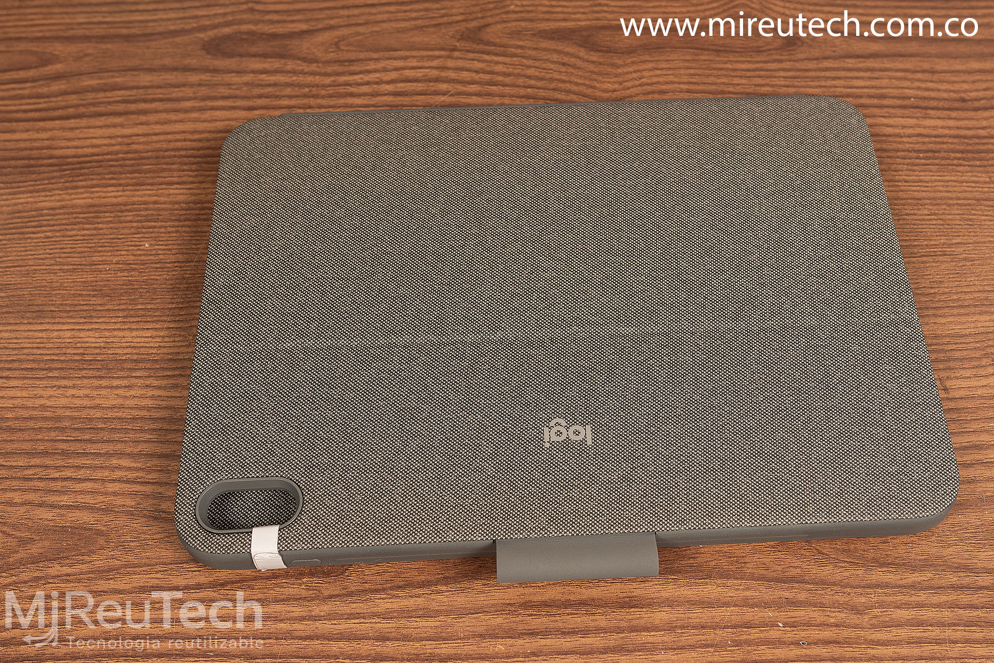 Logitech Combo Touch para iPad 10ª Generación (A16) – Teclado Desmontable (7236) - Imagen 5