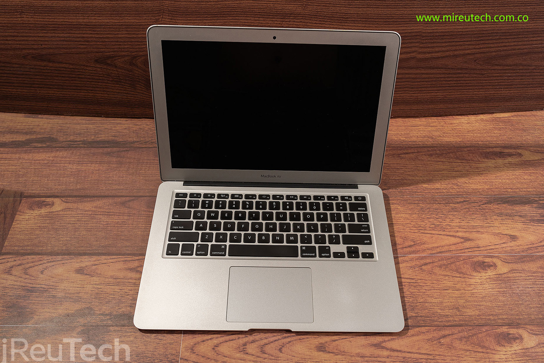 apple-macbook-air-7198