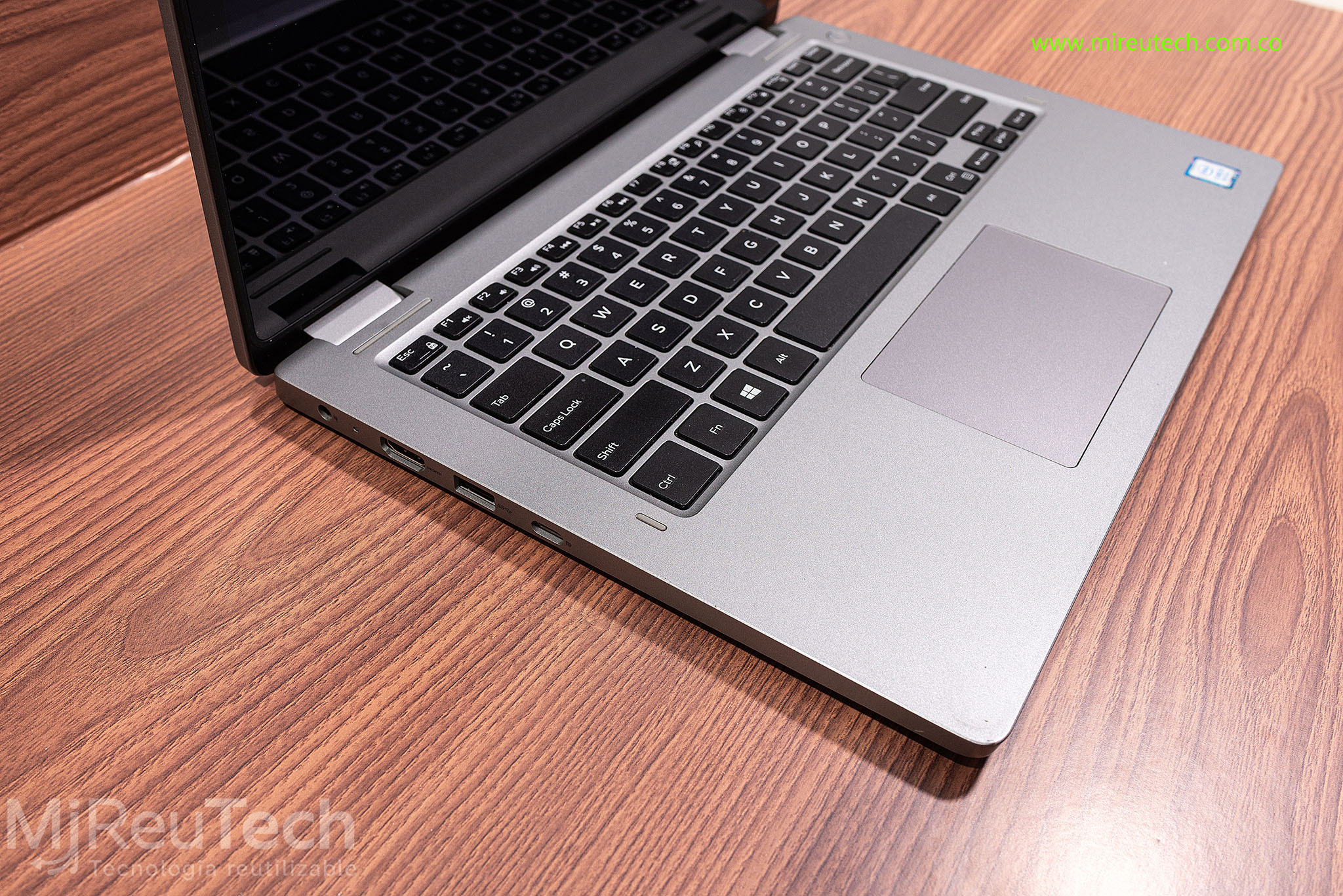 Portátil Dell Latitude 3310 2-en-1 Táctil | Core i5 8ª Gen | 16GB RAM | SSD 256GB (7294) - Imagen 4